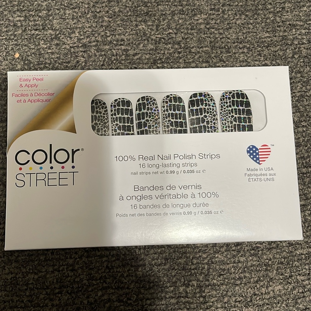 Colorstreet Hiss and Make Up